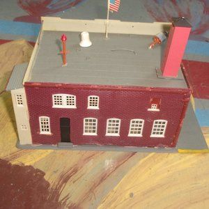 Plasticville train railroad display building courthouse city hall HO